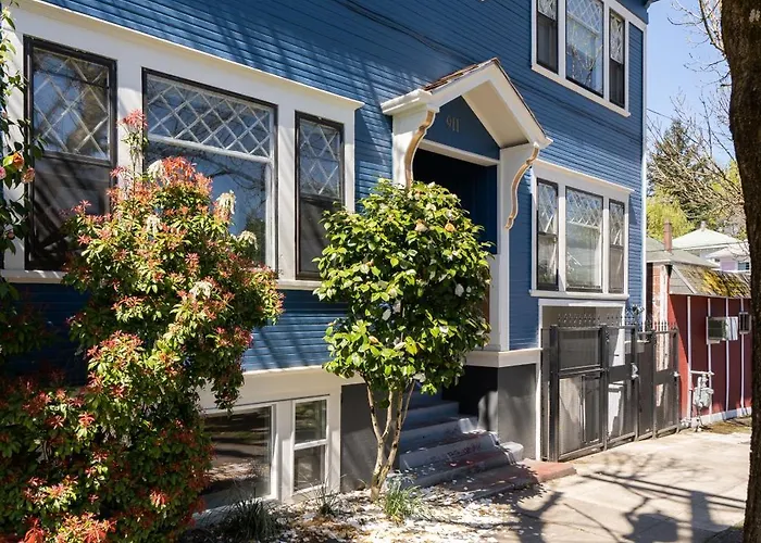 Stay Portland Collection - Bohemian Oasis - Food, Coffee & Craft Beer Lovers
